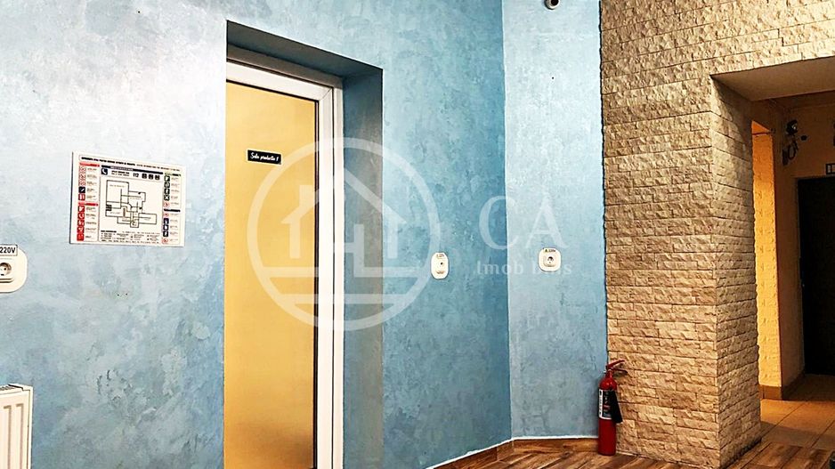 Spatiu comercial de inchiriat cu 5 camere pe Republicii, Oradea - Poză 3