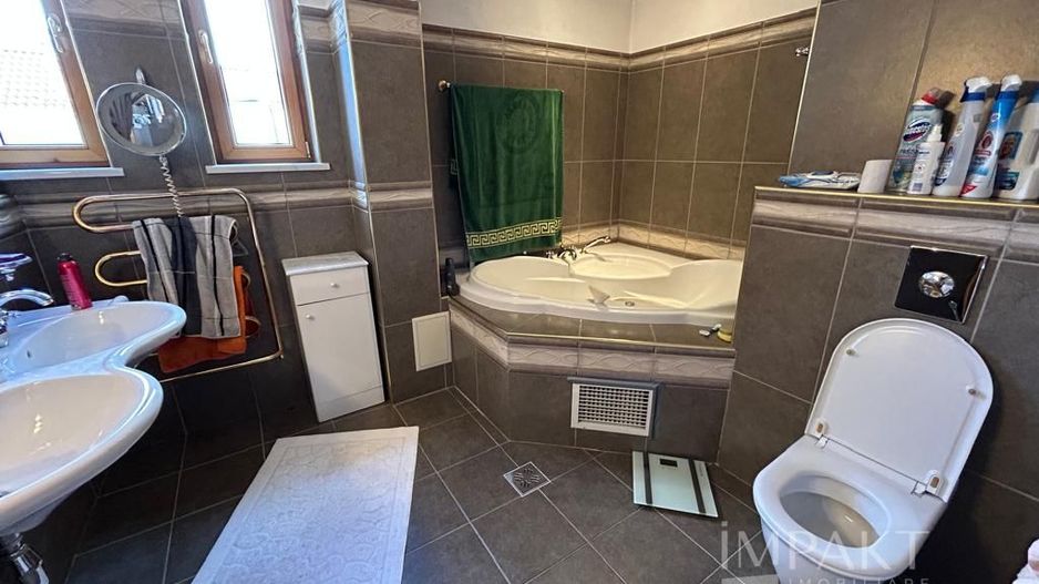 Vila individuala de lux de inchiriat, in cartier Gruia aproape de Cetatuie! - Poză 30