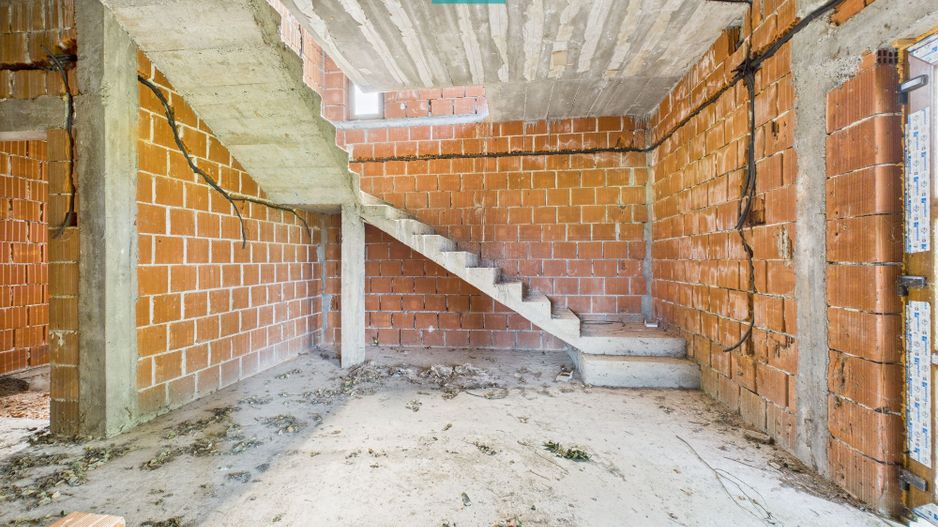 Casă la roșu, P+1, în localitatea Beliu, Arad - Poză 4