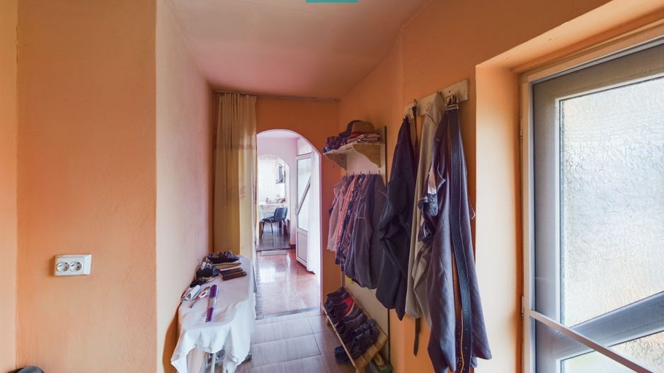 Casă cu 2 camere și 456 mp teren în Ghioroc - Poză 12