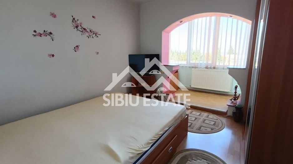 Apartament de vanzare cu 3 camere, decomandat -55 mp. balcon, pivnita - Poză 5