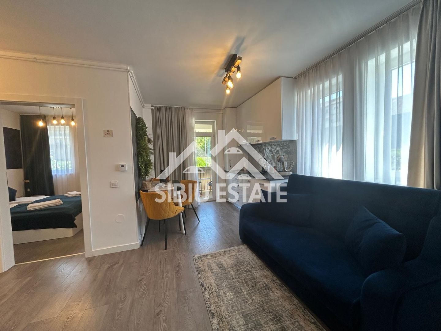 Apartament mobilat-utilat, cu 2 camere, balcon, parcare si boxa - Poză 1
