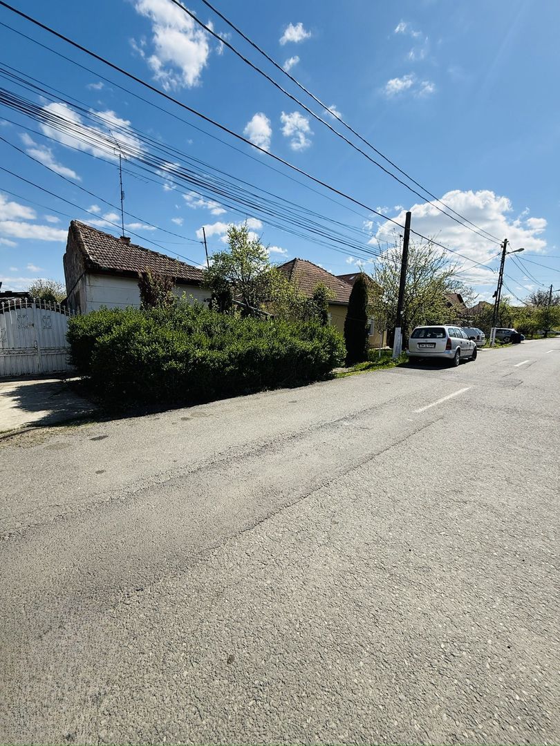 Ciarda Roșie | 2 case în curte | Teren 700 mp | Garaj | Toate utilitățile - Poză 2