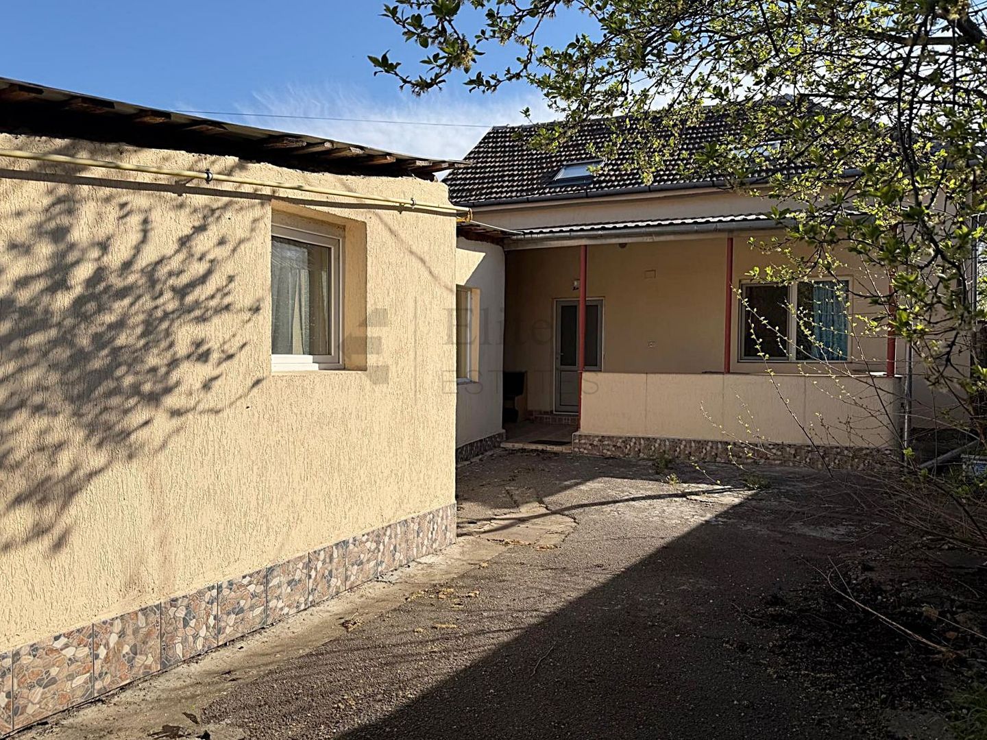 Casa singura in curte zona Parcul Salca | Acces auto - Poză 1