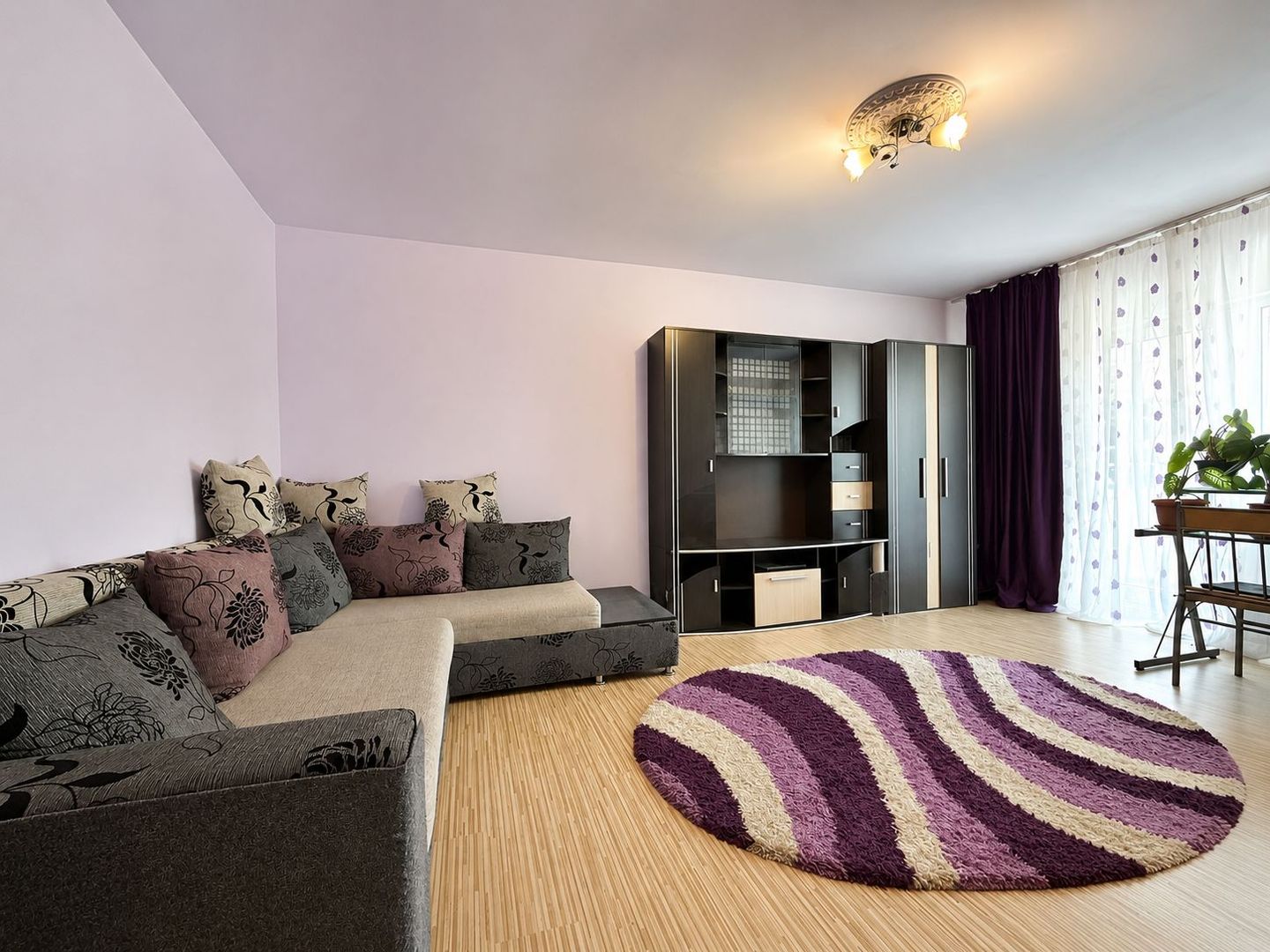 Apartament 3 camere decomandat, zona Alfa, etaj 1, două băi - Poză 1