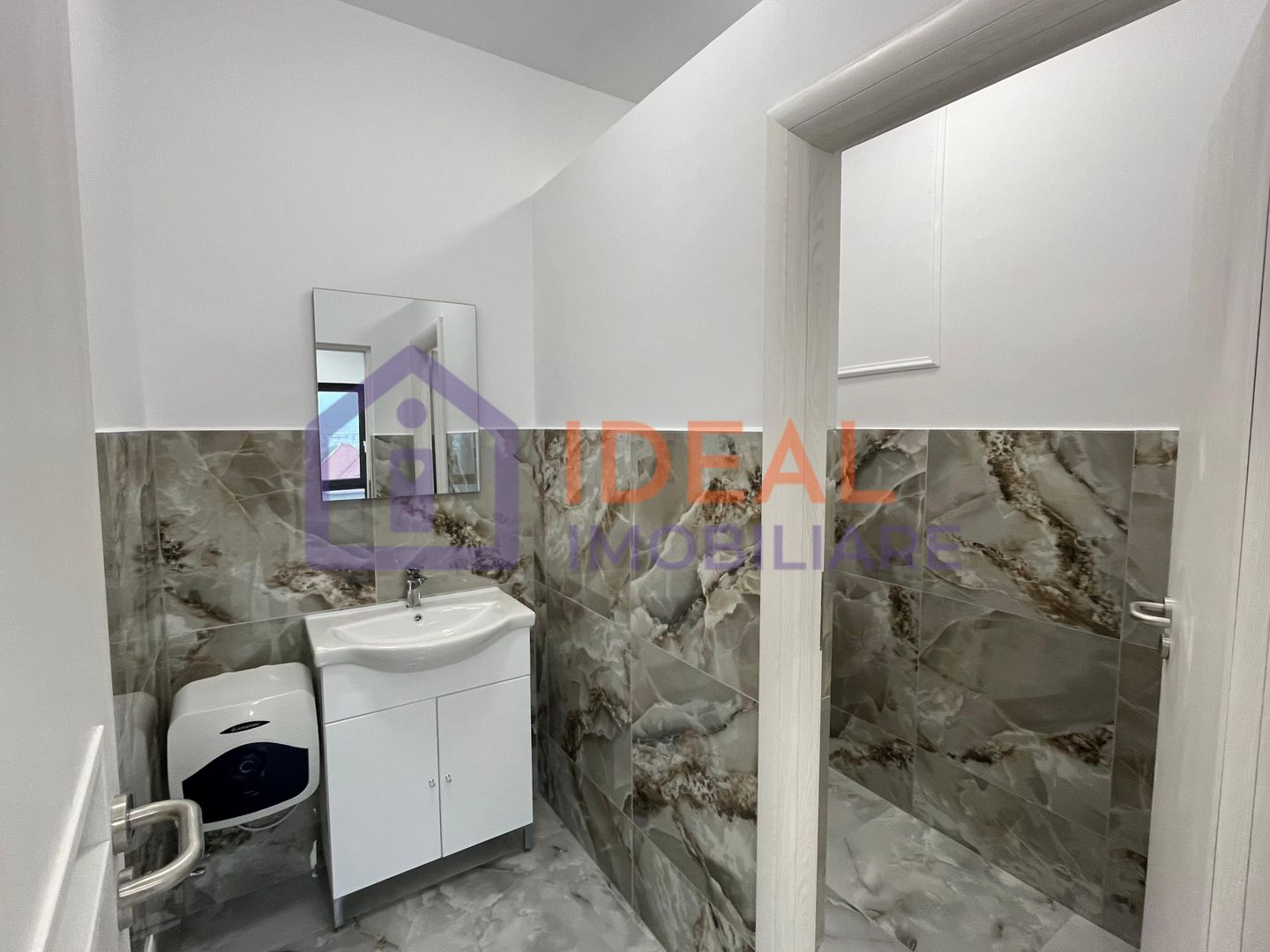 Spatiu comercial de inchiriat- 200 mpu, zona Podul Garii - Poză 6