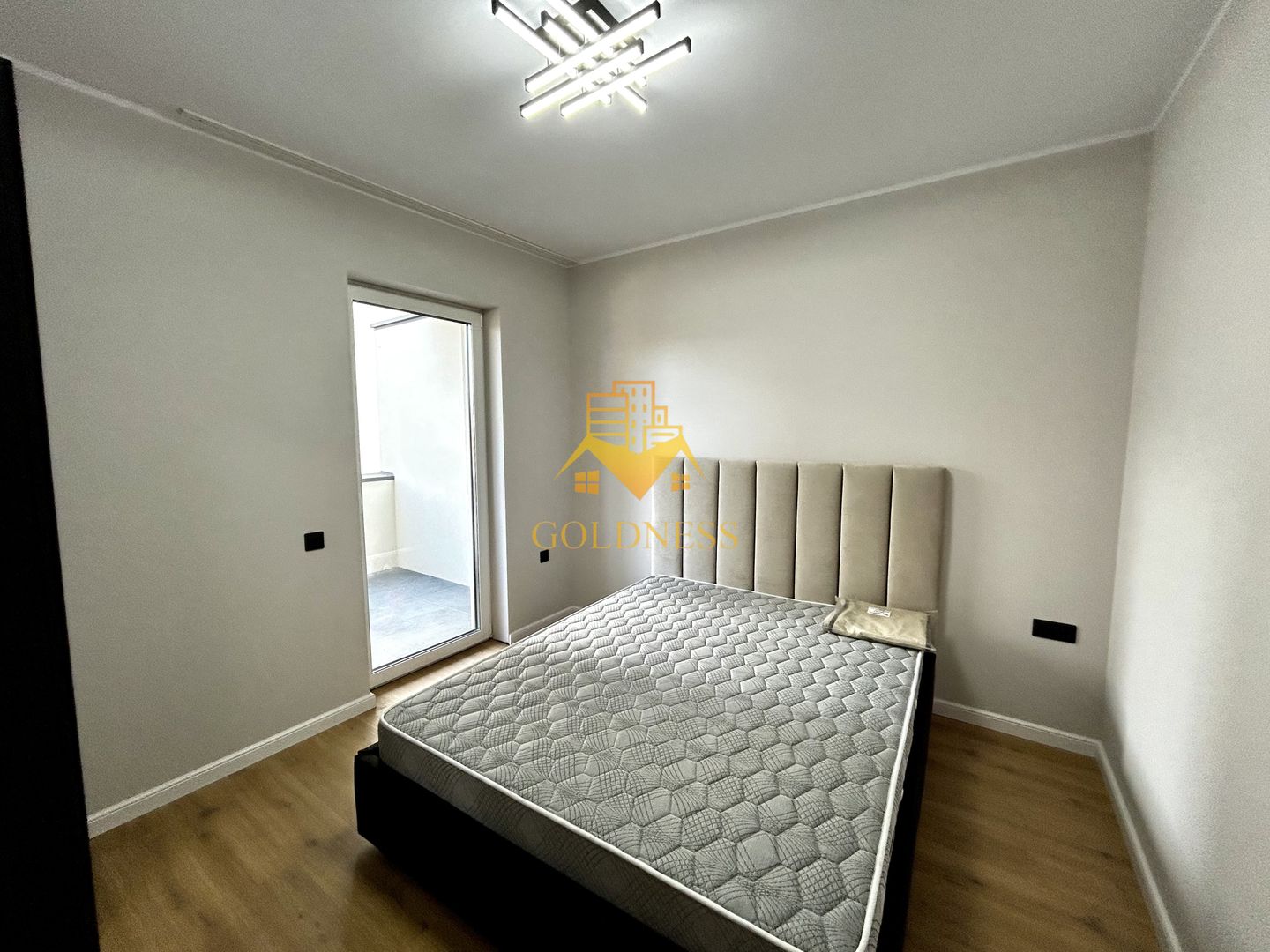 2 camere open space, Parcare, Prima Inchiriere, Piata Oser, Bulgaria - Poză 6