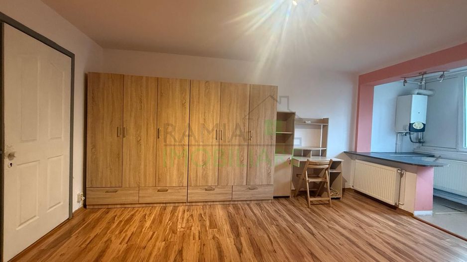 Garsonieră Astra – parter înalt, poziționată pe mijloc, cu beci și baie renovată - Poză 3