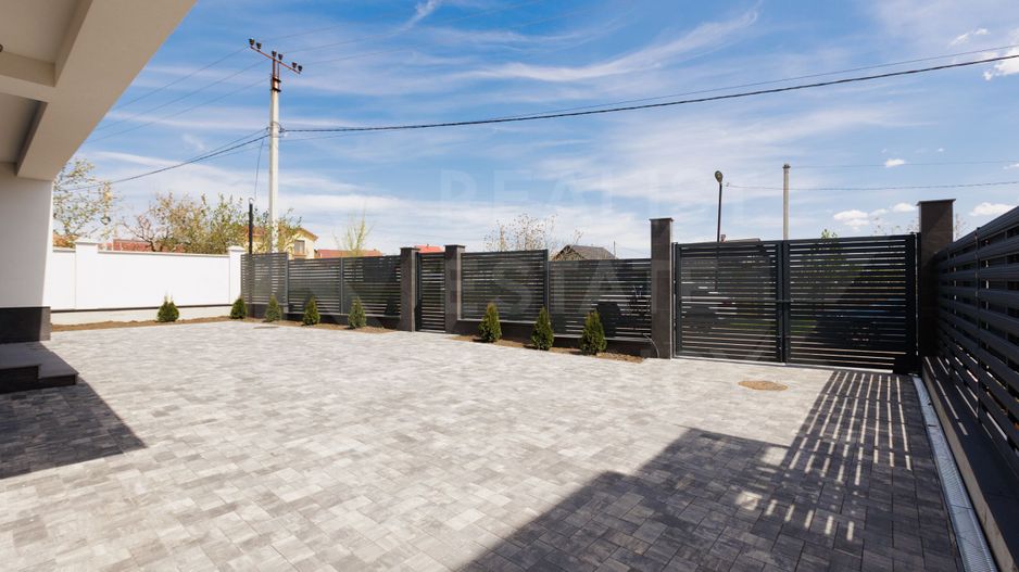 Vânzare, Hi-Tech, 2 nivele, 4 camere, strada  A. Lăpușneanu, Budești - Poză 3