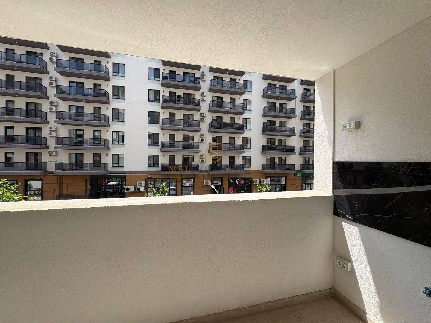 Apartament modern cu 2 camere tip studio, piscină și acces metrou - Poză 5