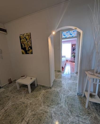 Calitate și spațiu: elegant, 90 mp, 1989, centrală proprie, parcare, priveliște - Poză 11