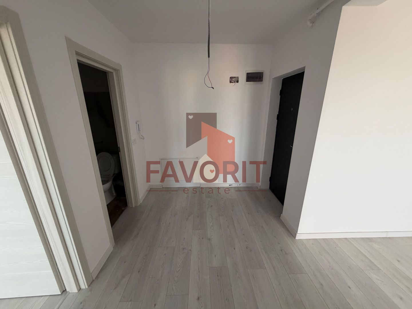 Decomandat. Disponibil imediat. Strada asfaltata - Poză 12