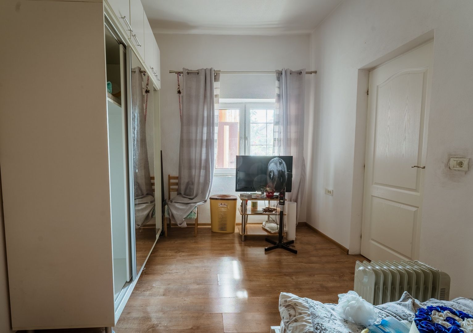 Apartament cu 3 camere Pârneava - Poză 4