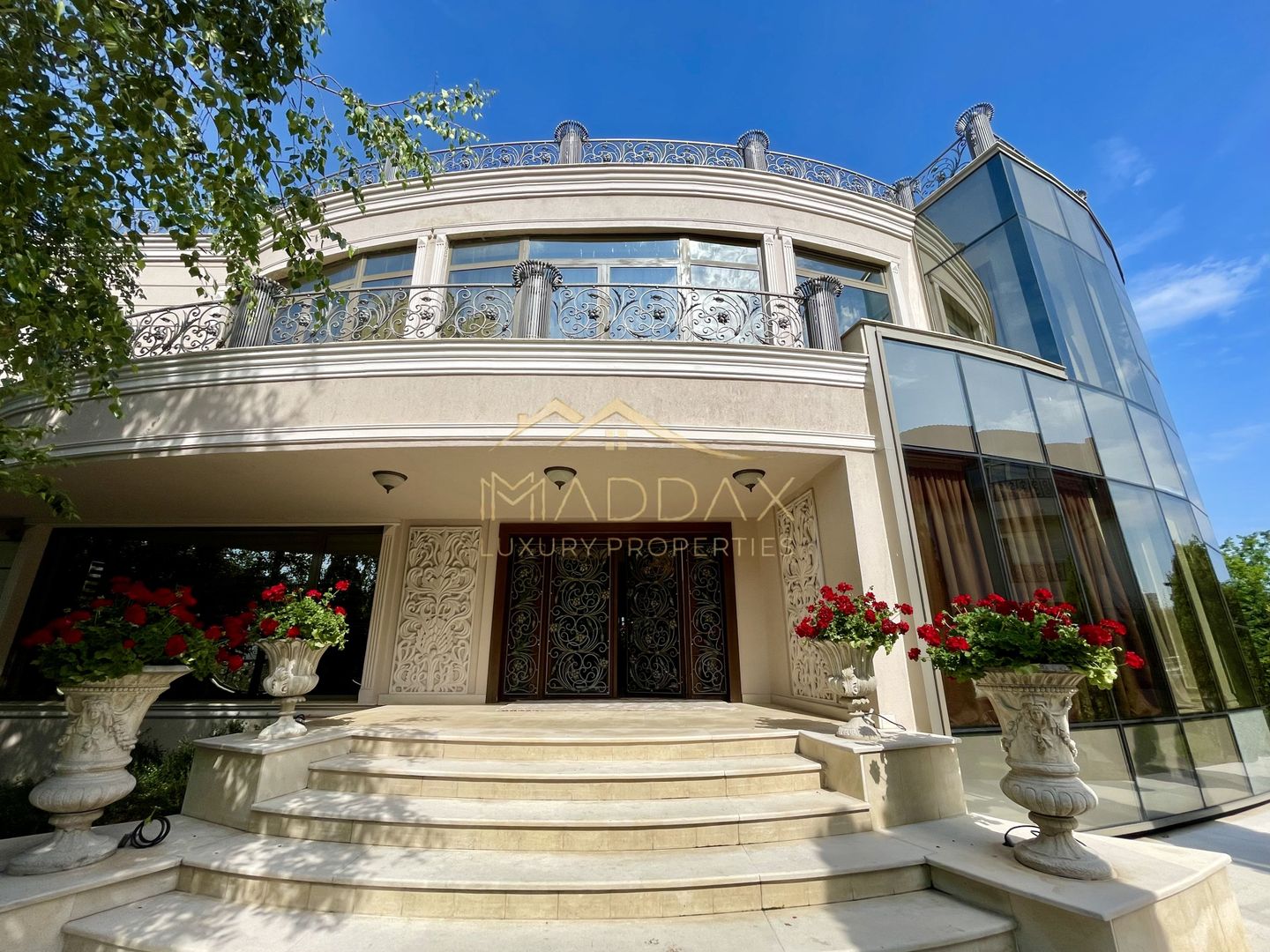 Impressive Villa *1500 SQM usable* 2613 SQM land / Open to the lake - Poză 1