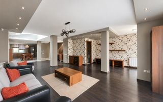 Casa de 360 mp cu sauna si garaj dublu de inchiriat in zona Buna Ziua - Poză 1