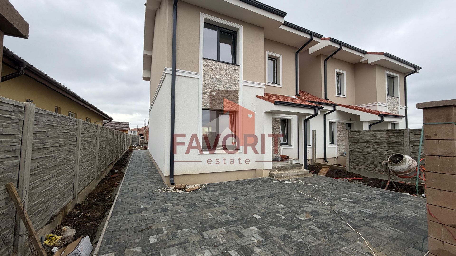 Duplex despartit | Inainte de Kaufland | Toate utilitatile | Curte amenajata - Poză 2