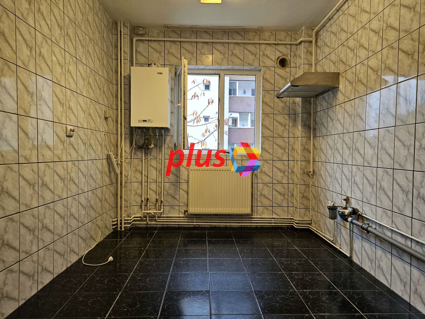 Apartament cu doua camere, zona Racadau 57 mp - vedere spre Tampa - Poză 3