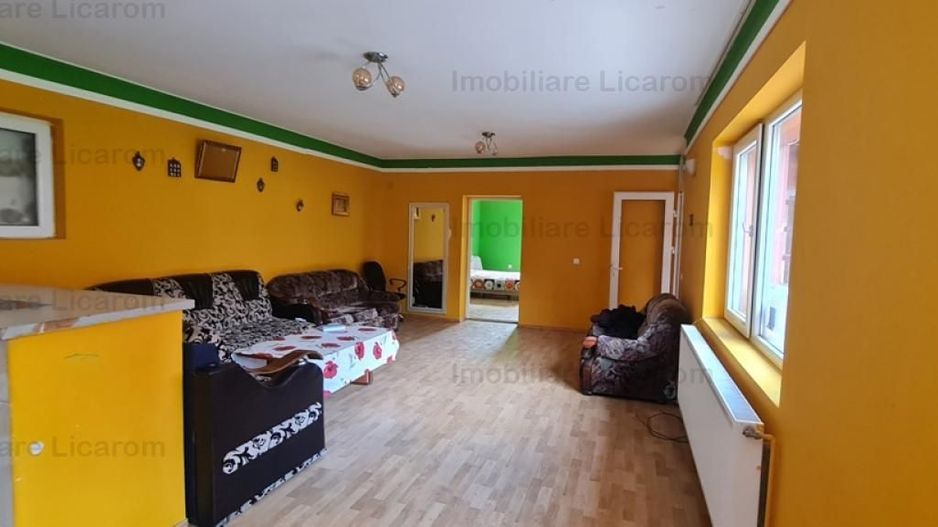 Casa individuala cu 2 apartamente, 6 camere,teren 403 mp,ASTRA. - Poză 15