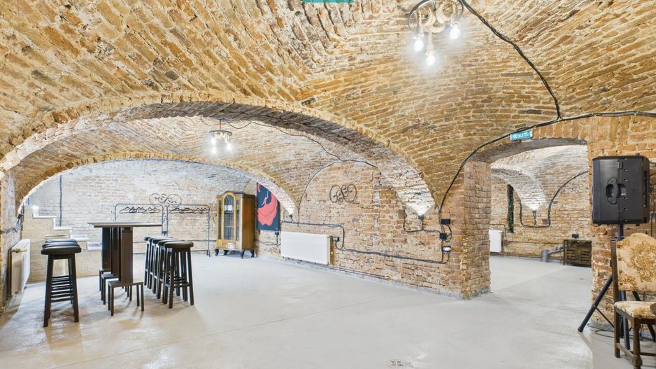 Eleganță subterană - pivniță exclusivistă Arad - Poză 33