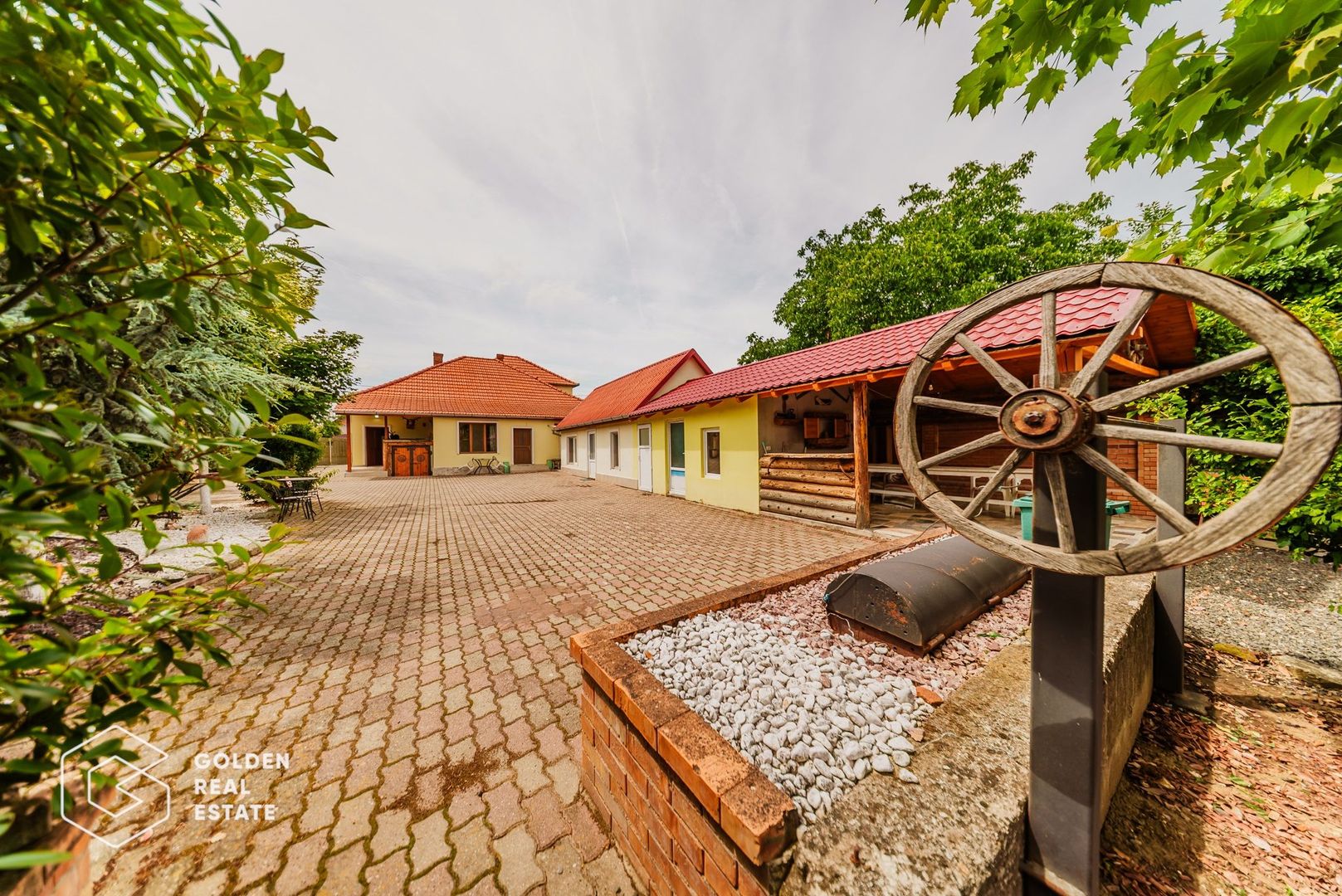 Afacere la cheie: Pensiune functionala sau casa de locuit, Ghioroc - Poză 3