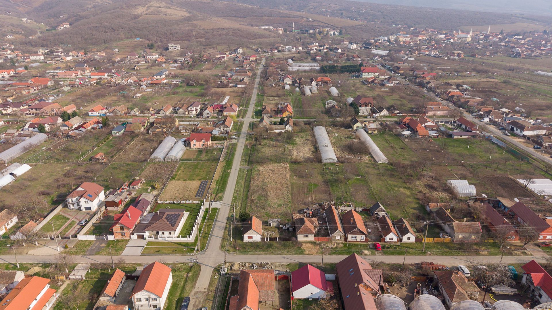 Teren 1.570 mp + casă din cărămidă–zonă liniștită - Poză 11