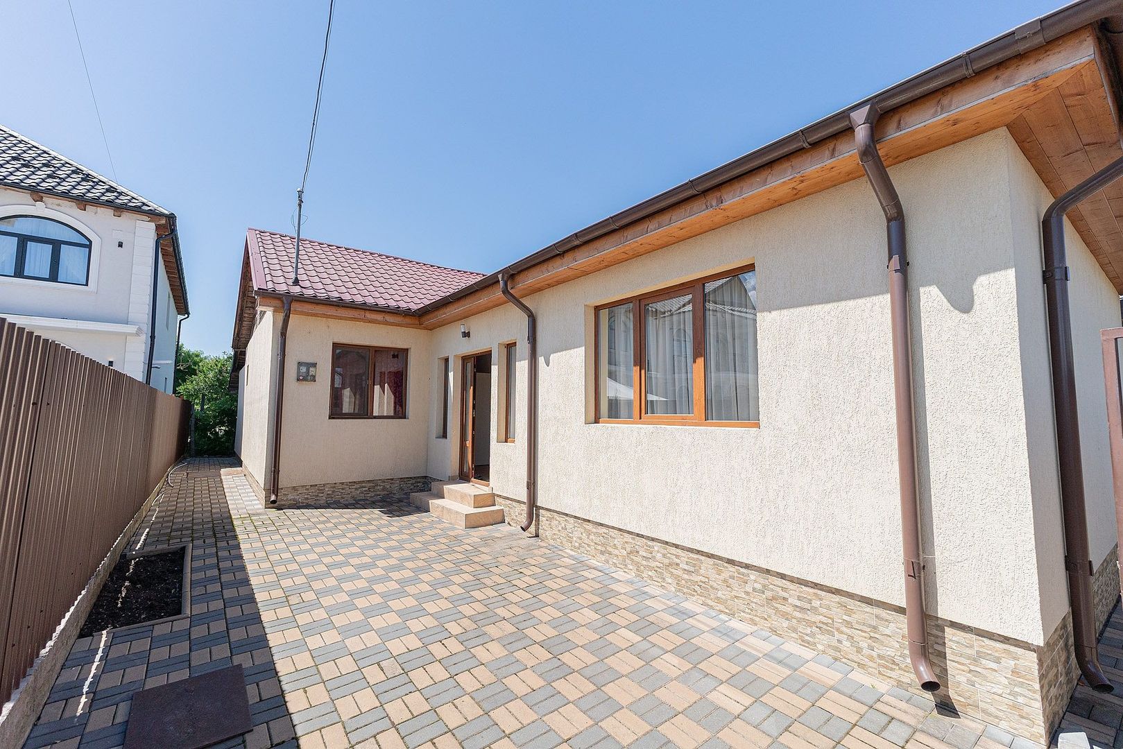 Casă 3 camere, 368mp teren, supr. utila 90mp, pe str. Focșa din Tecuci - Poză 1