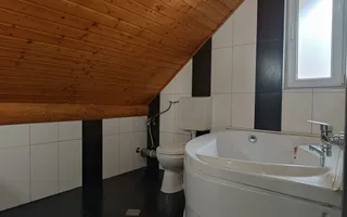 Casă individuală cu 2 apartamente și anexă generos de 100 mp - Poză 16