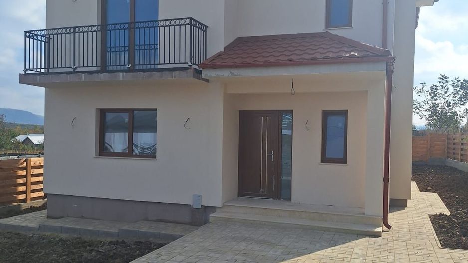Casa P+E ,140 mp utili,451 mp teren, Hlincea,MUTARE  IMEDIATA. - Poză 3