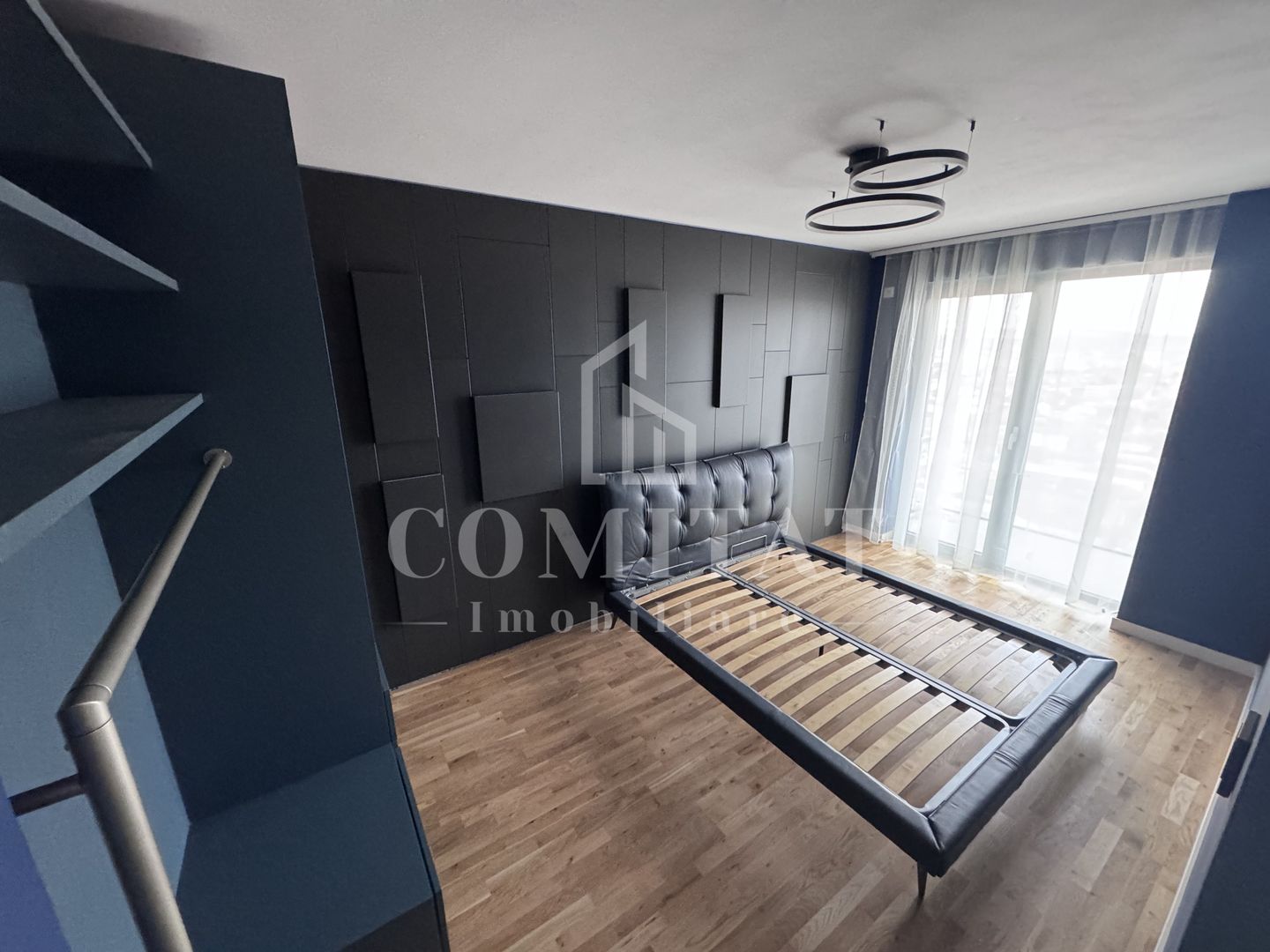 Apartament în imobil premium în zonă centrală | Parcare | Panoramă - Poză 1