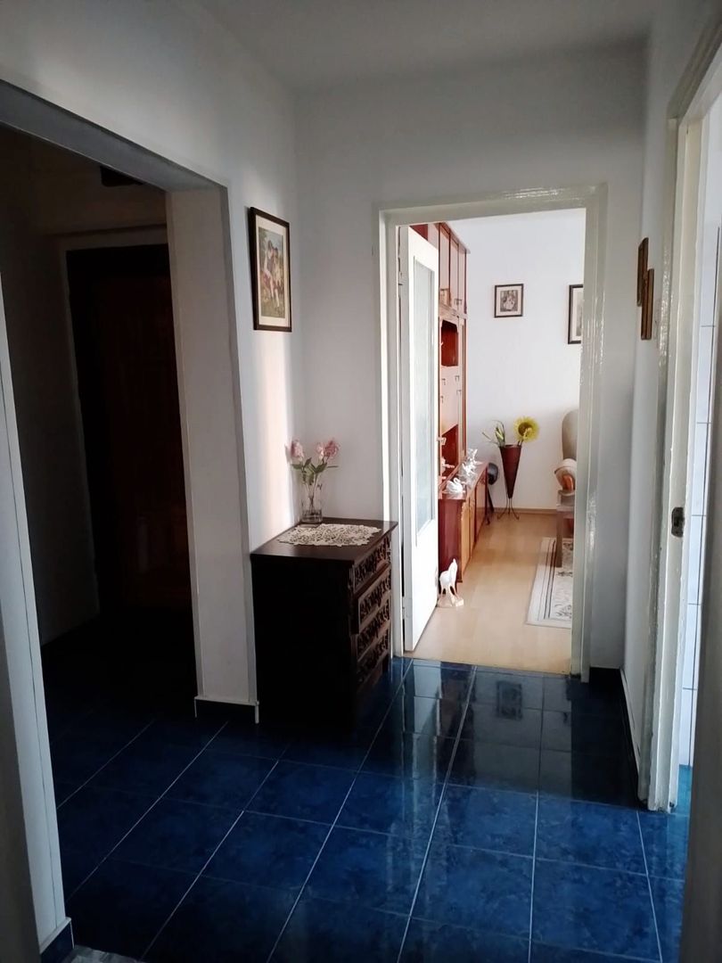 Apartament cu 3 camere, decomandat, zona Republicii - Poză 7