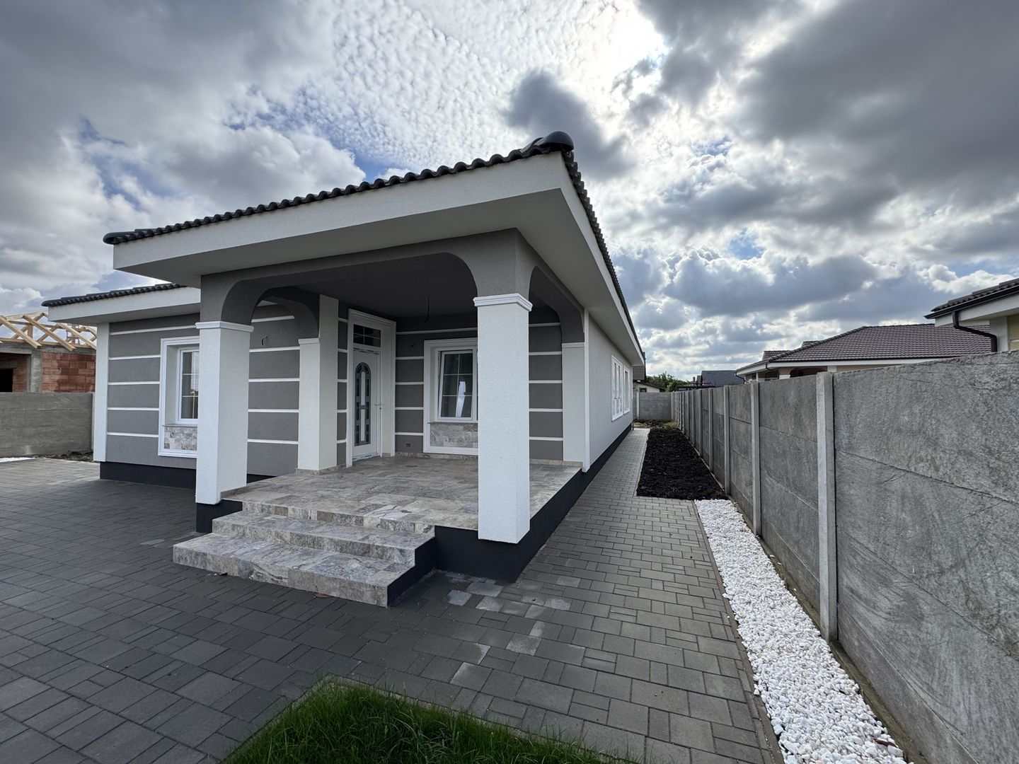 Casa Individuala Parter Sanmihaiu Roman,4 Camere,2 Bai,Proiect Modern - Poză 4