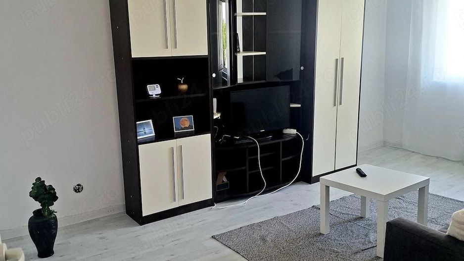 De inchiriat apartament 2 camere, Piața Centrală, et. 4, renovat, 450 eur - Poză 3