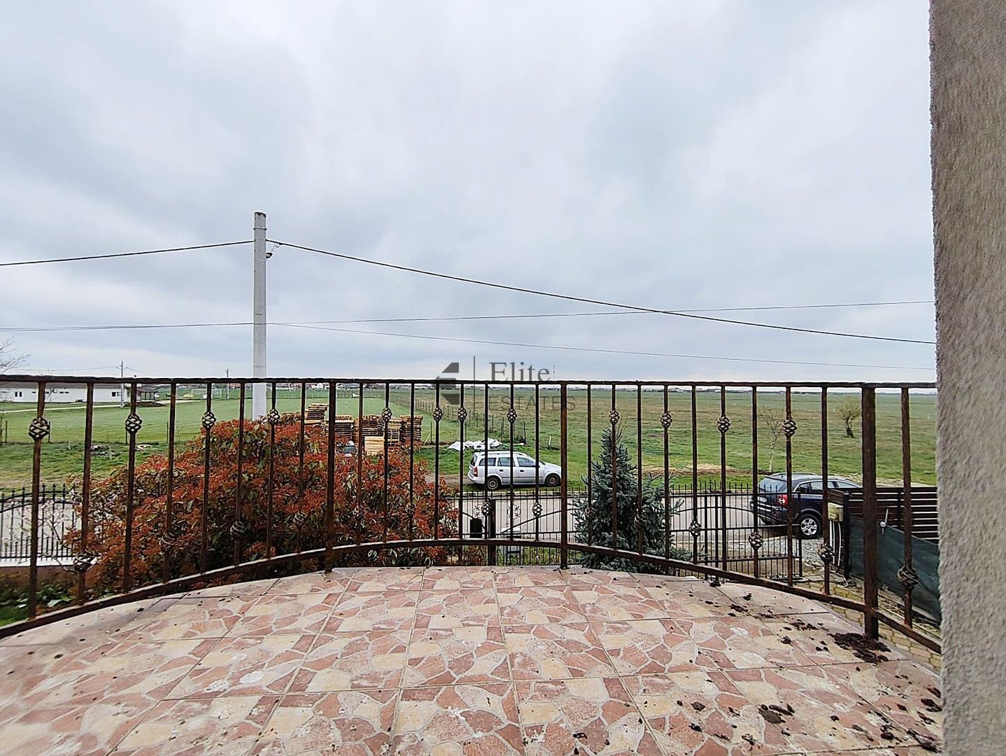 Casa cu 4 camere garaj si curte de 500 mp in Nojorid - Poză 14