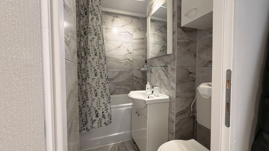 Apartament 2 camere renovat 2025, bloc 1976 – Sălăjan - Poză 10