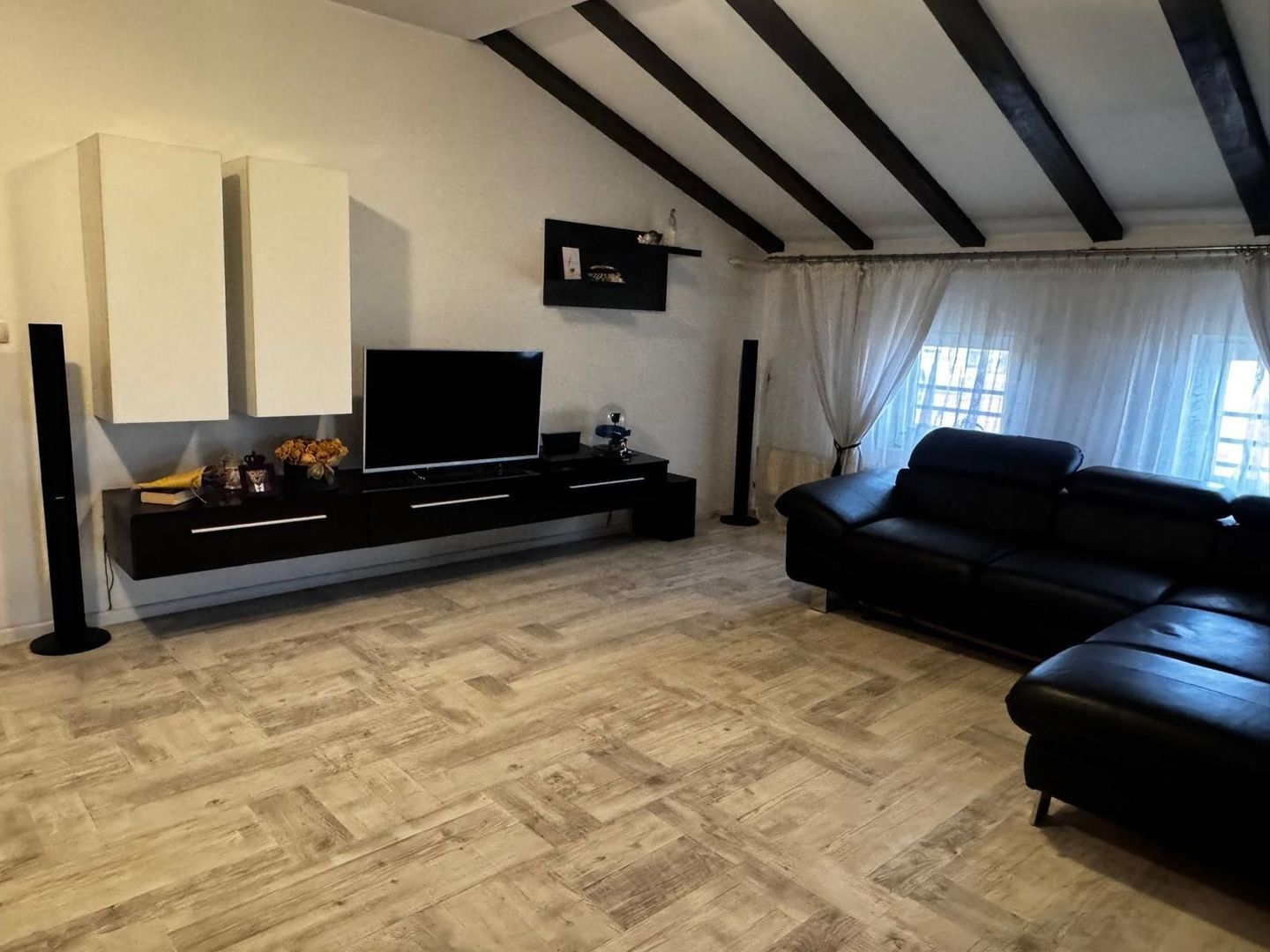 Inchiriez apartament 2 camere + dressing , langa Shopping City - Poză 2