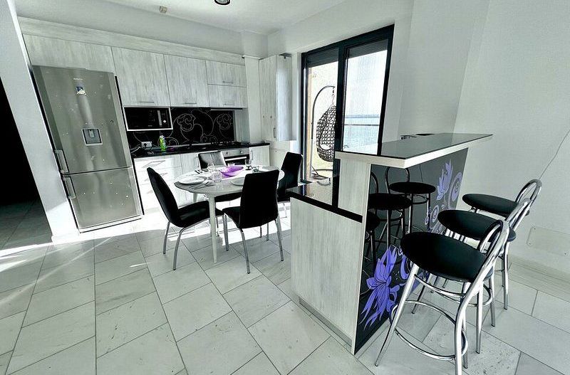 Apartament 2 camere Vila Sophia 1 - Vedere frontala la lac - - Poză 8