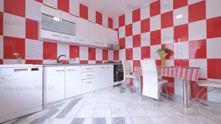 DOBROESTI - Str. Doinei, vila P+E+M, 6 camere, 3 bai cu fininsaje LUX - Poză 6