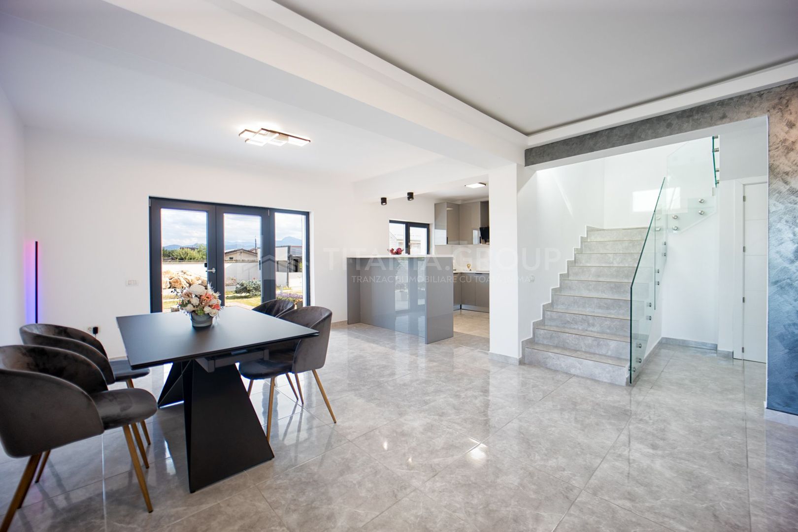 Prestigiu si eleganta! Proprietate de LUX, cu garaj si piscina -Harman - Poză 3