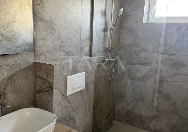 Apartament nou 3 camere, 2 băi, balcon și parcare inclusa. - Poză 3
