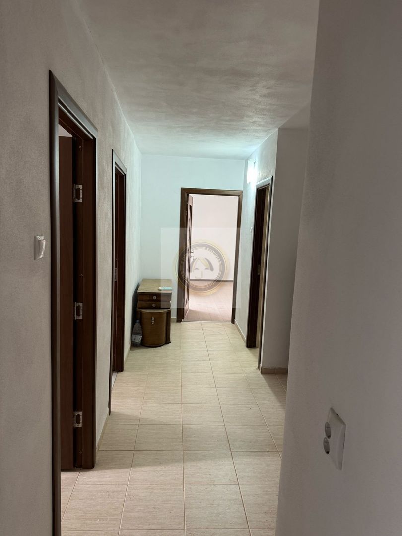 Apartament 3 camere de inchiriat | nemobilat, neutilat | langaDoboz - Poză 18