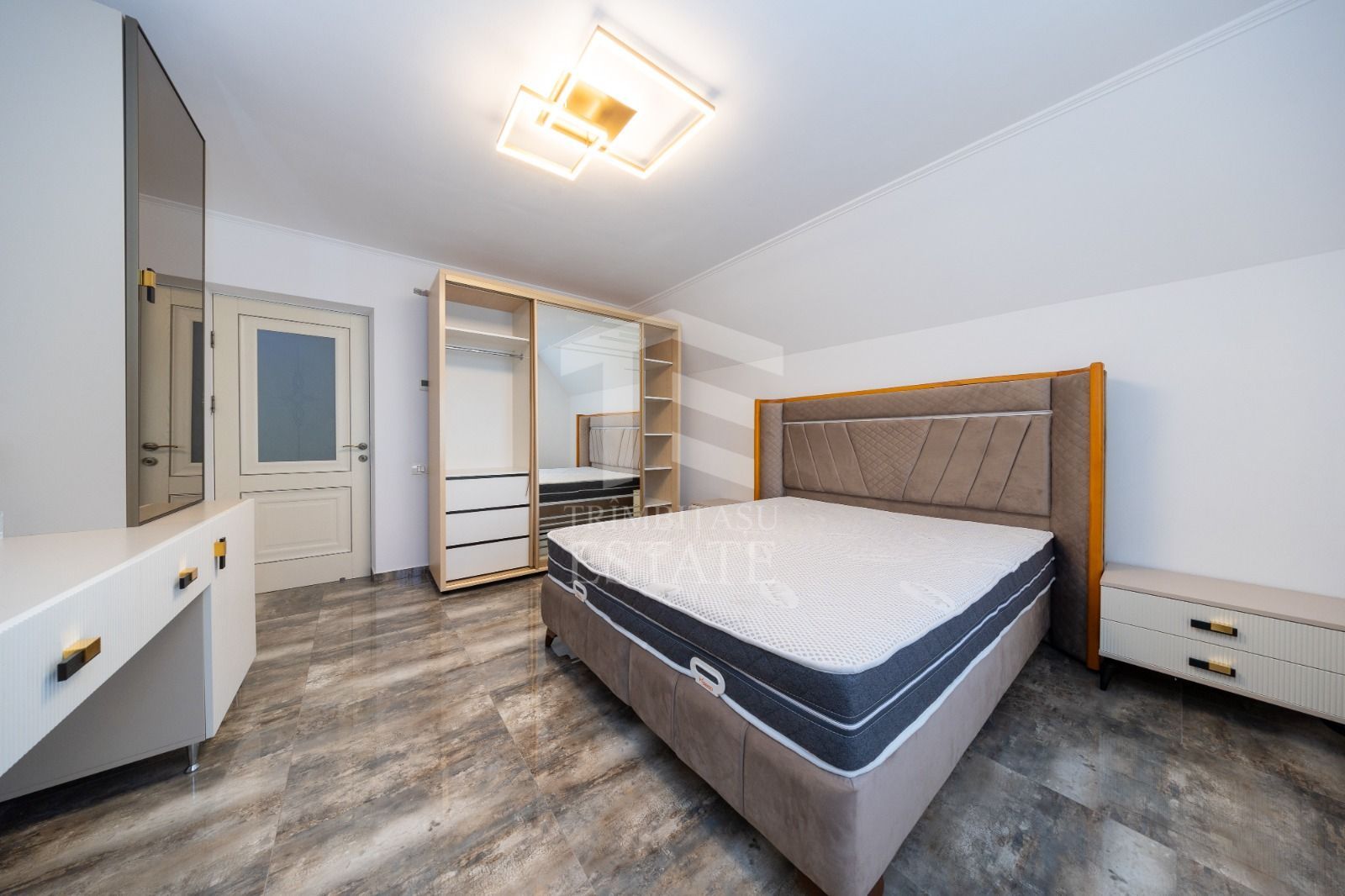 Sacele-Casa 6 dormitoare + 4 bai teren 979 mp. - Poză 19