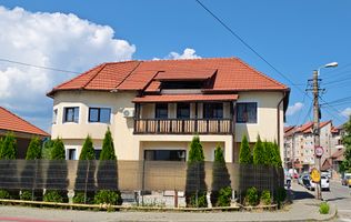 Spațiu comercial/birouri–Parter de casă, langa Cafetarie si Institut!
