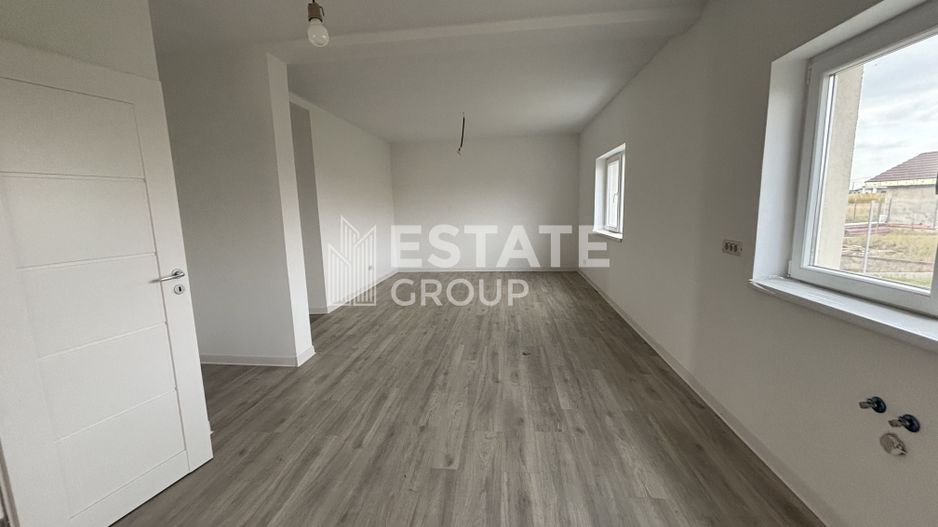 Casa individuala cu 5 camere in Mosnita Noua zona castel - Poză 1