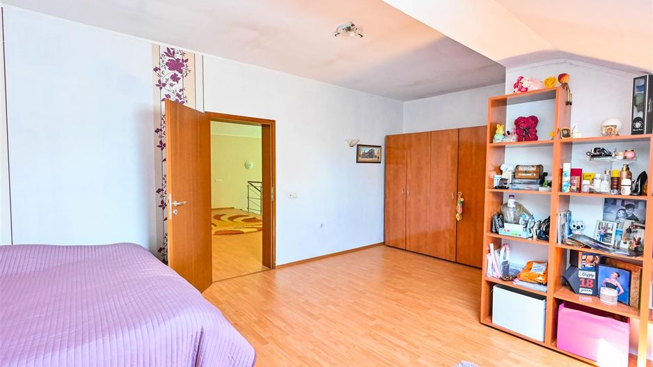 Vila cu 1.500 mp teren, gradina amenajata, linistita zonare,  Halchiu, Brasov - Poză 28