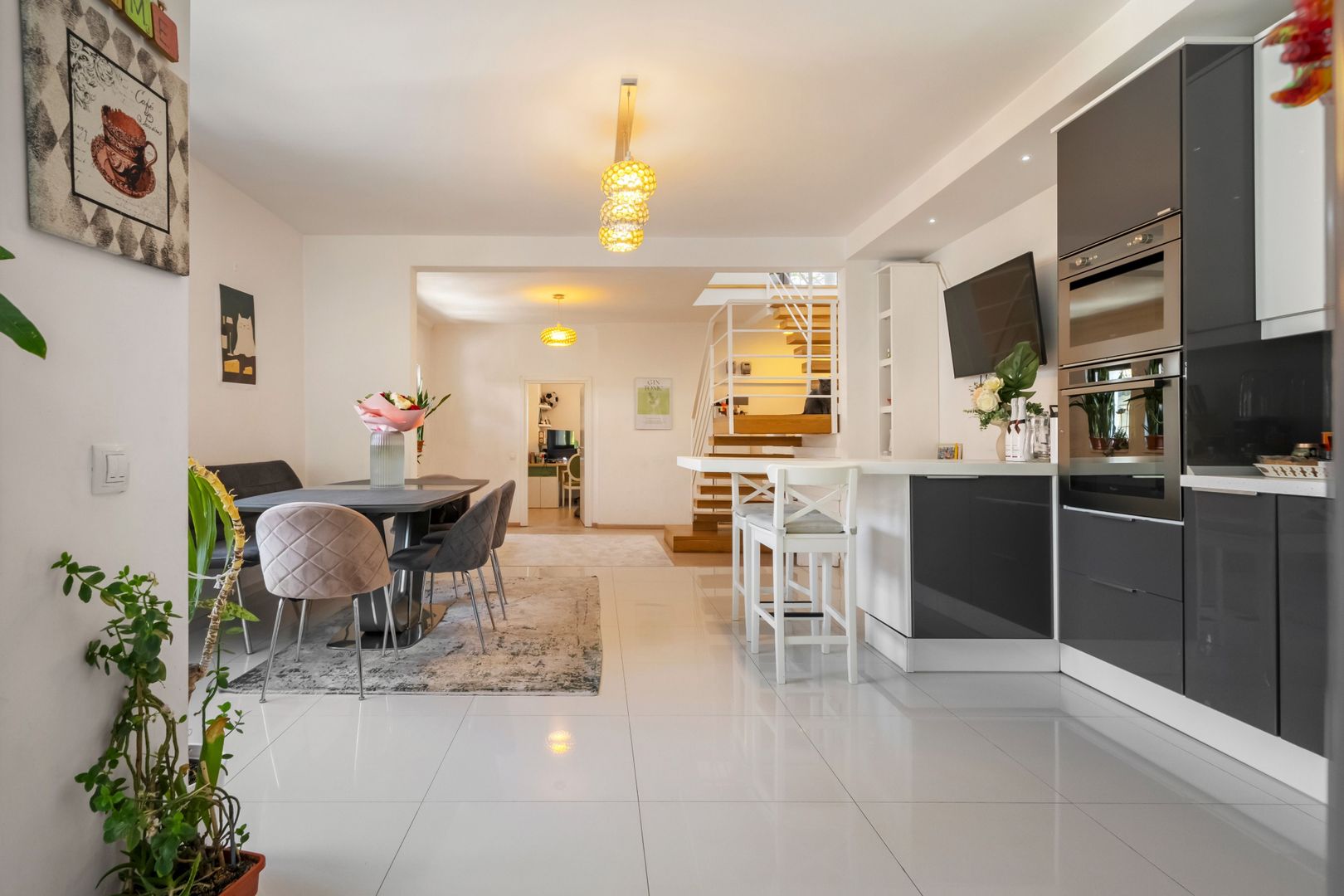 Eleganță și Spațiu în Inima Cartierului Domenii | Apartament cu 5 Camere în Vilă - Poză 2