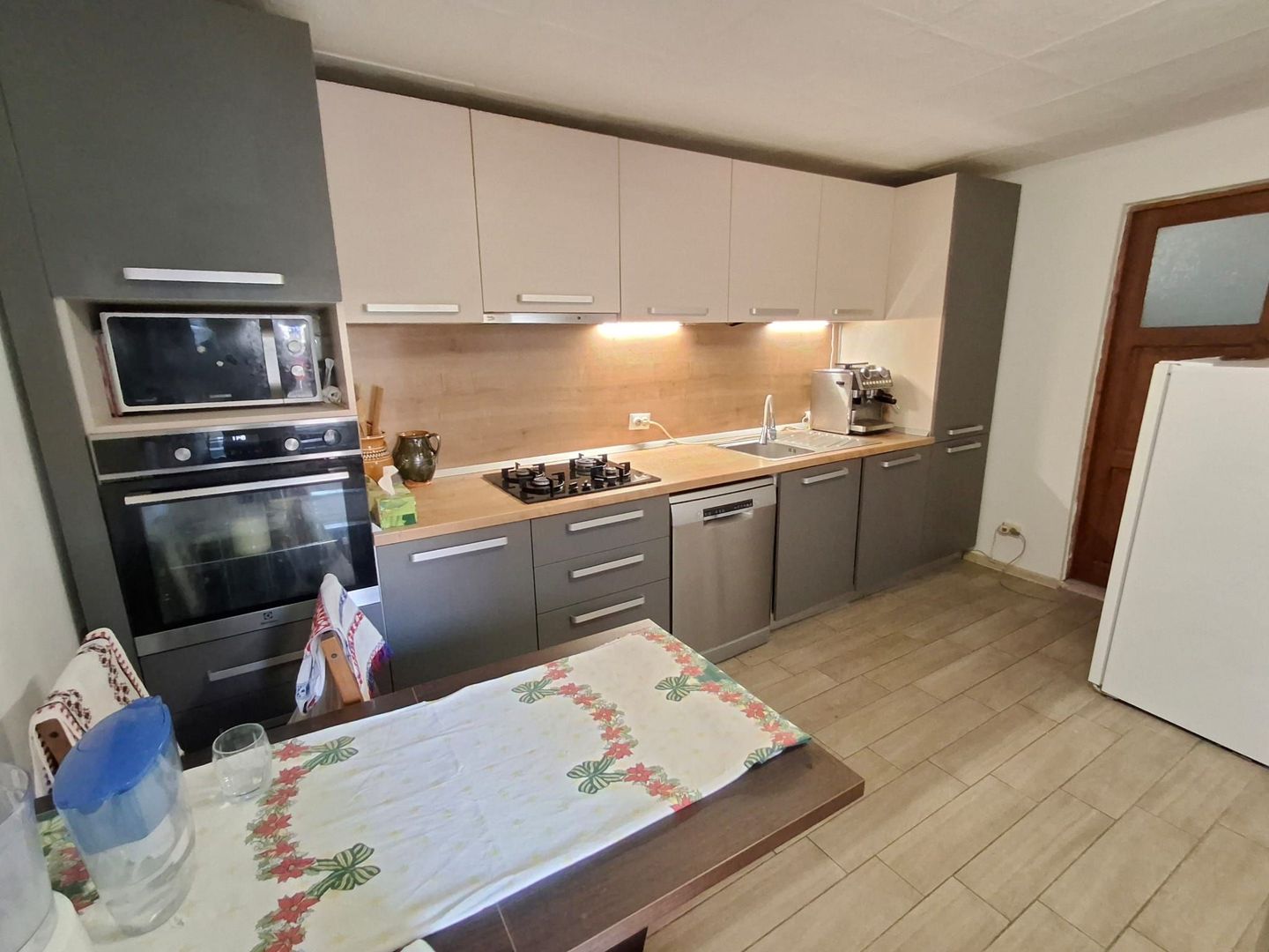 Casa de vanzare 3 camere Zona  Timpuri Noi - Poză 7