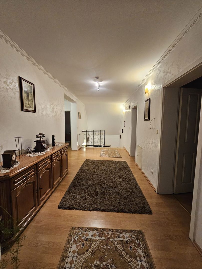 Vila  Oradea zona Iorga 420 mp ,teren 2000 ml - Poză 9