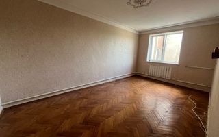 Apartament cu 3 odăi în Ialoveni - Poză 1