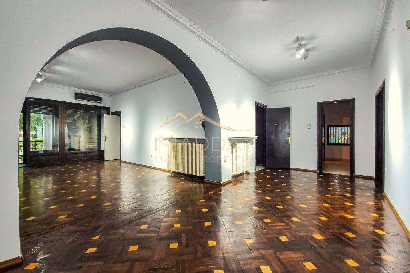 Apartament parter Piața Romană | 5 camere | Curte | 8 Locuri de Parcare - Poză 4