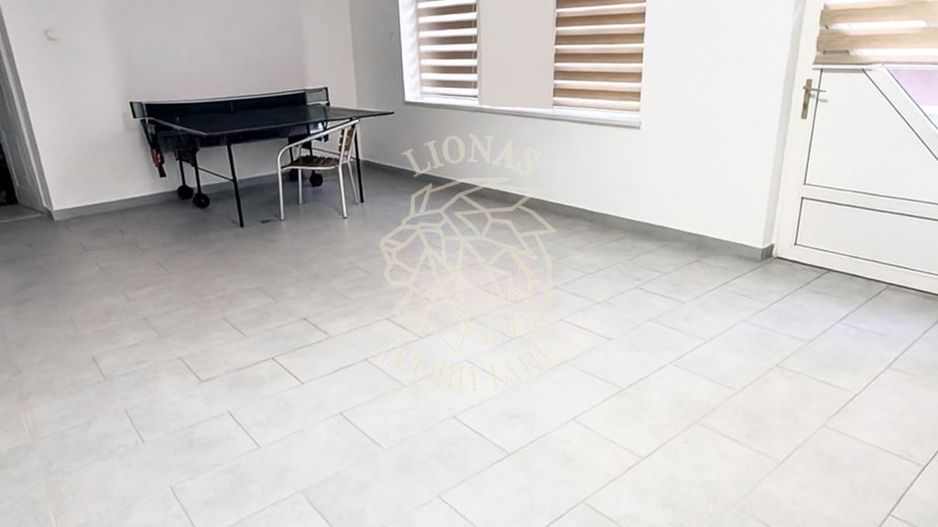 Casa 6 camere 244 mp+ Spatiu Comercial- teren 500 mp-Zona Han - Poză 9